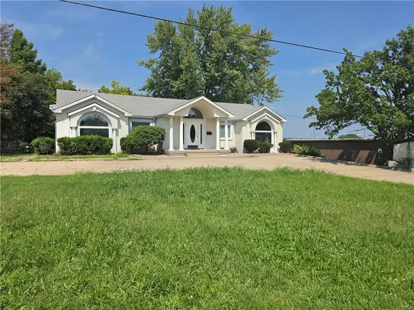 1101 US 40 HWY, Blue Springs, MO 64015