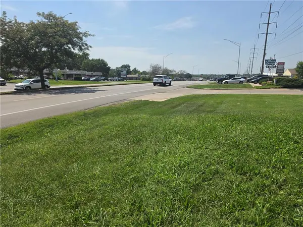 1101 US 40 HWY, Blue Springs, MO 64015