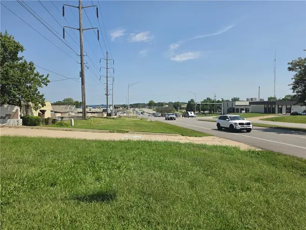1101 US 40 HWY, Blue Springs, MO 64015