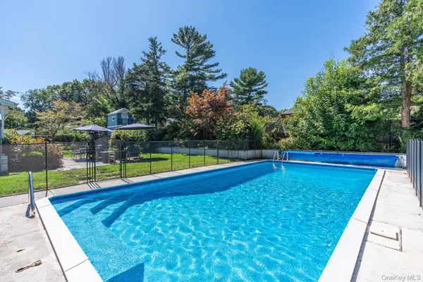 3825 Stars RD, East Marion, NY 11939