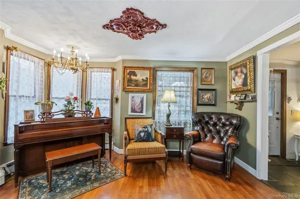 92 Jennings AVE, Patchogue, NY 11772