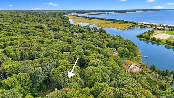 2 Glenwater LN, East Setauket, NY 11733
