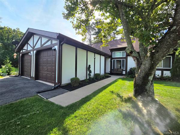133 Fieldstone CT, Middle Island, NY 11953