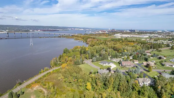2 Beacon Ln, Superior, WI 54880
