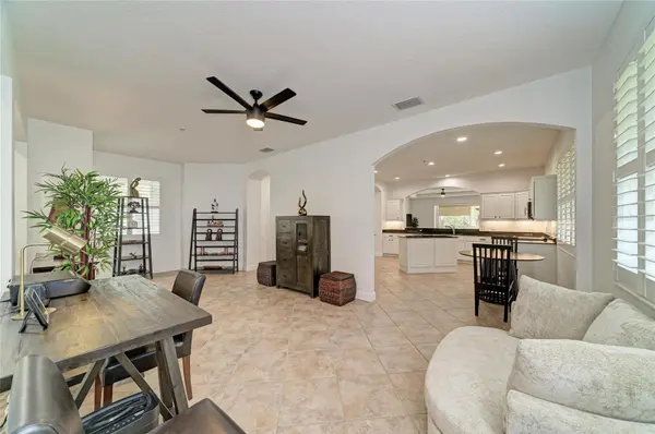 6556 MOORINGS POINT CIR #202, Lakewood Ranch, FL 34202