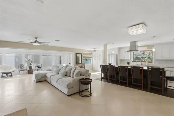 5860 BAYSHORE DR, Seminole, FL 33772