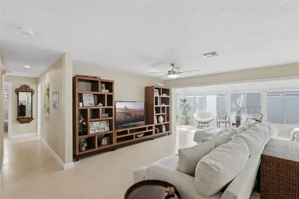 5860 BAYSHORE DR, Seminole, FL 33772