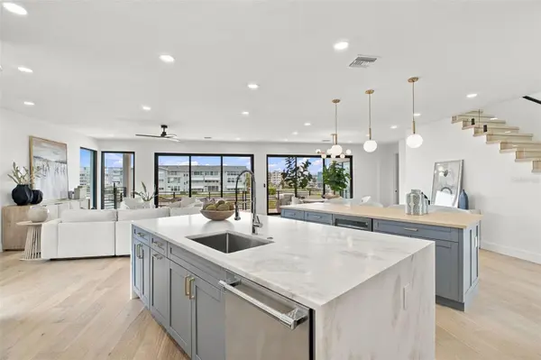7176 S SHORE DR S, South Pasadena, FL 33707