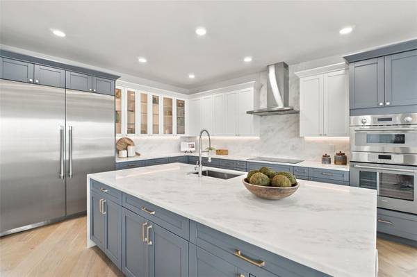 7176 S SHORE DR S, South Pasadena, FL 33707