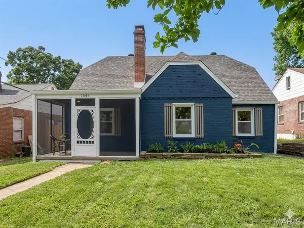 1545 Moore PL, University City, MO 63130