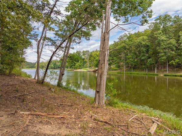2763 Tyrol Point DR, Innsbrook, MO 63390