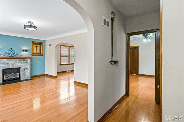 1620 Grape AVE, St Louis, MO 63147