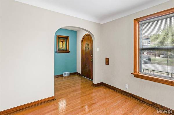 1620 Grape AVE, St Louis, MO 63147