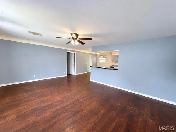 208 Hollandia DR, Fairview Heights, IL 62208