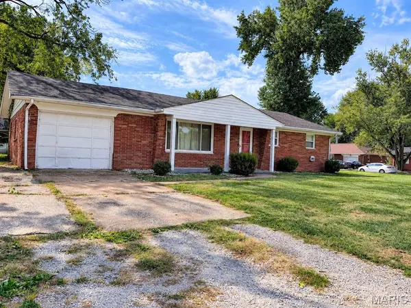 208 Hollandia DR, Fairview Heights, IL 62208