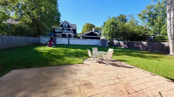 423 S 4th AVE, Libertyville, IL 60048