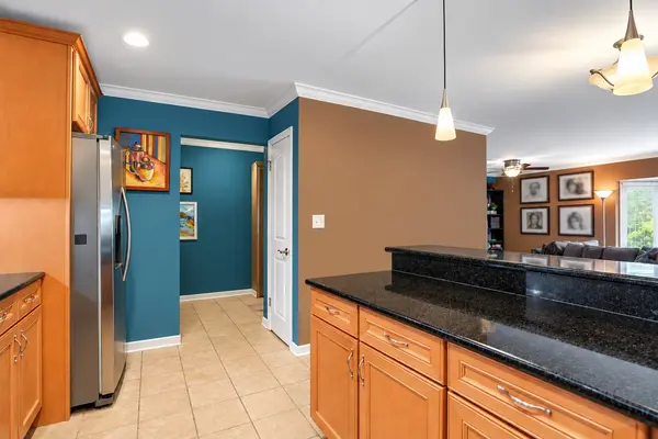 201 Thames Pkwy #3A, Park Ridge, IL 60068