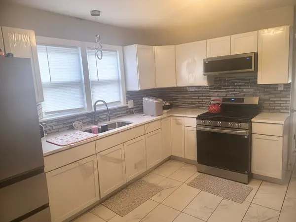 10145 S Perry AVE, Chicago, IL 60628