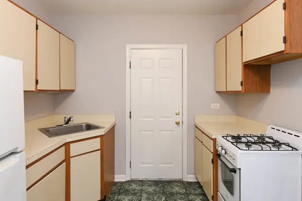 5744 N Winthrop AVE #205, Chicago, IL 60660