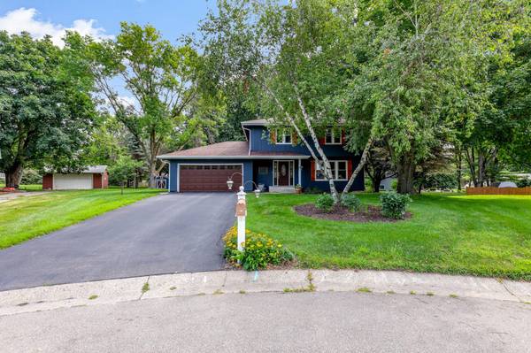 17200 Barberry CIR, Eden Prairie, MN 55346