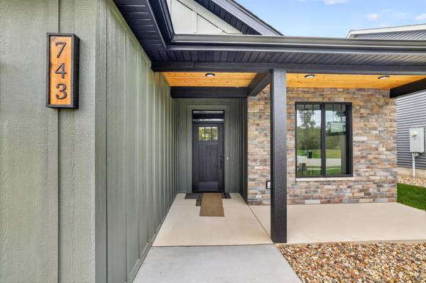 743 Kodiak DR NW, Stewartville, MN 55976