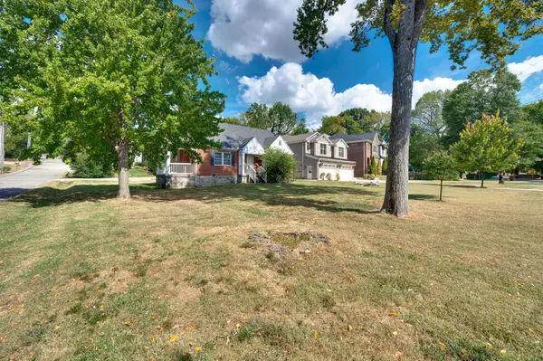 2118 Sharondale Dr, Nashville, TN 37215