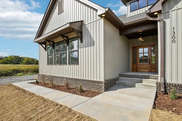 1300 Vickie Ln, Portland, TN 37148