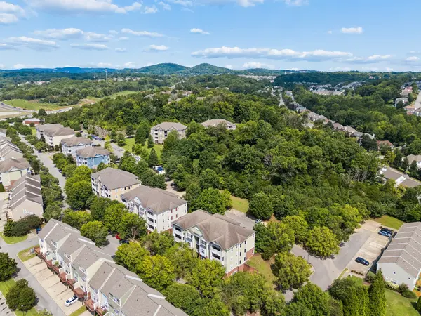 8231 Lenox Creekside Dr #13, Antioch, TN 37013
