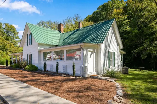 525 Water St, Charlotte, TN 37036