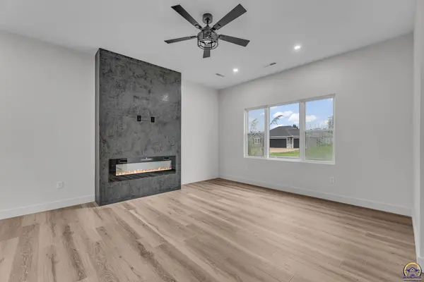 4100 SE 33rd ST, Topeka, KS 66605