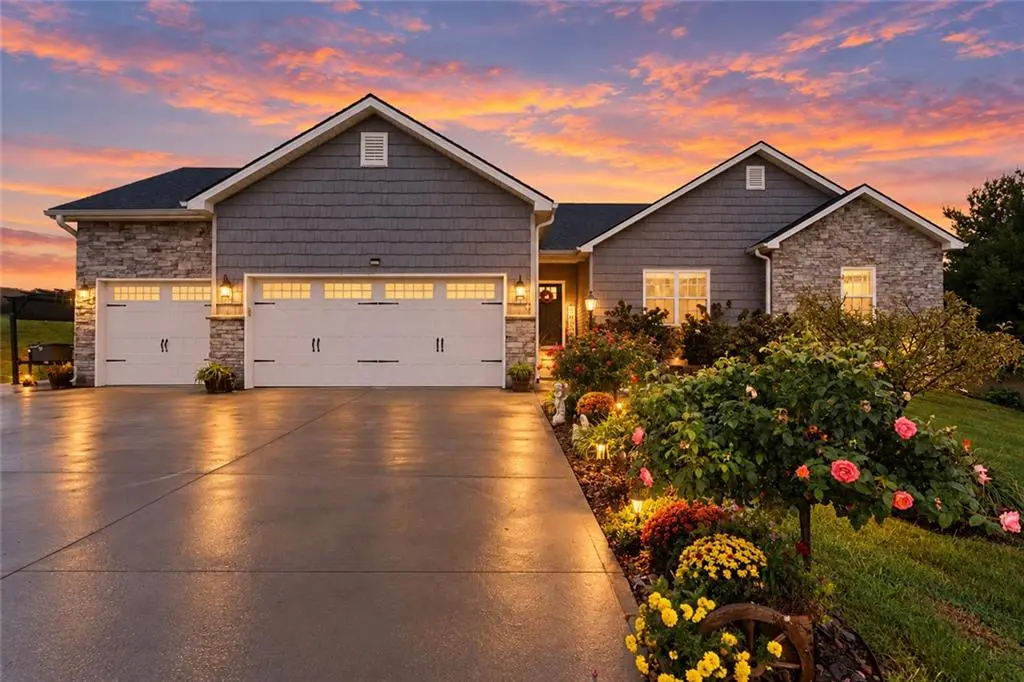 1 Mackenzie DR, St Joseph, MO 64503