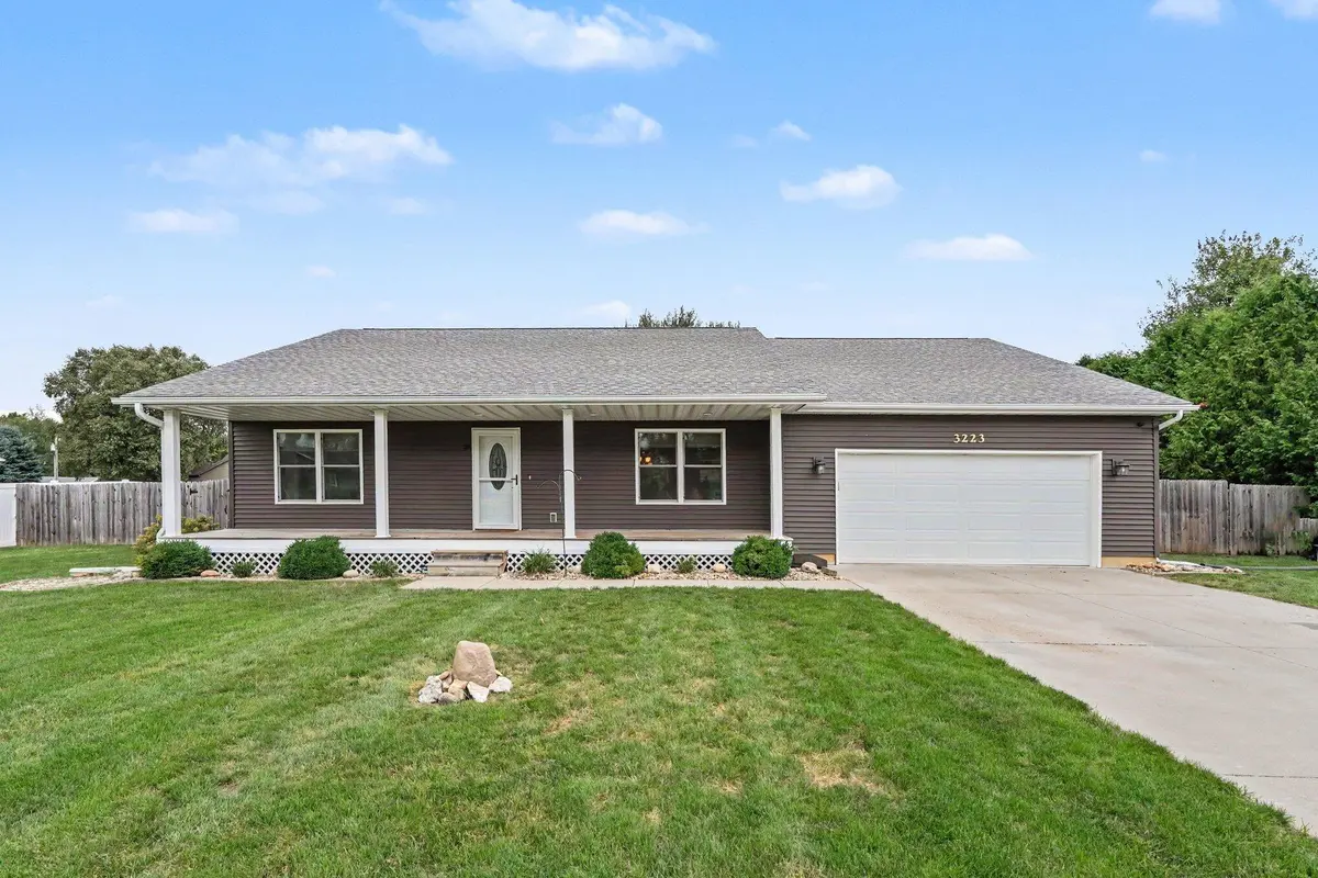 3223 Smithfield LN, La Porte, IN 46350
