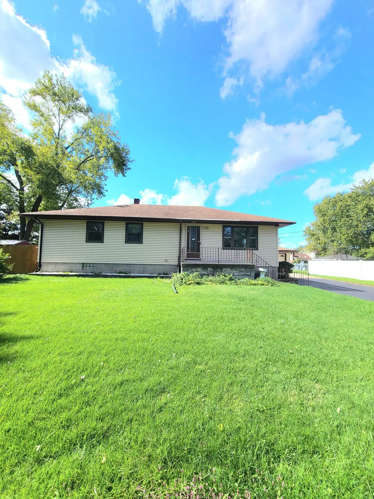 8538 Montfort DR, St. John, IN 46373