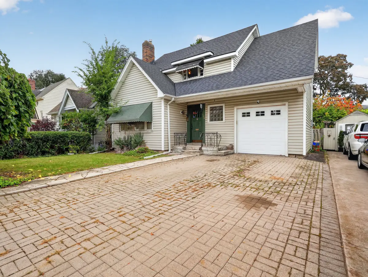 136 Highland AVE, St. Catharines, ON L2R 4J4