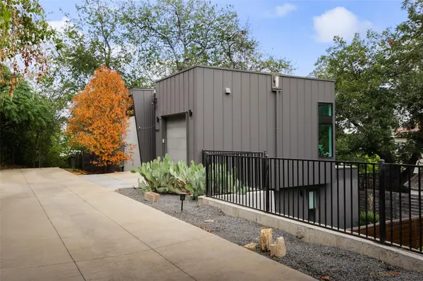 1106 Algarita Ave #2, Austin, TX 78704