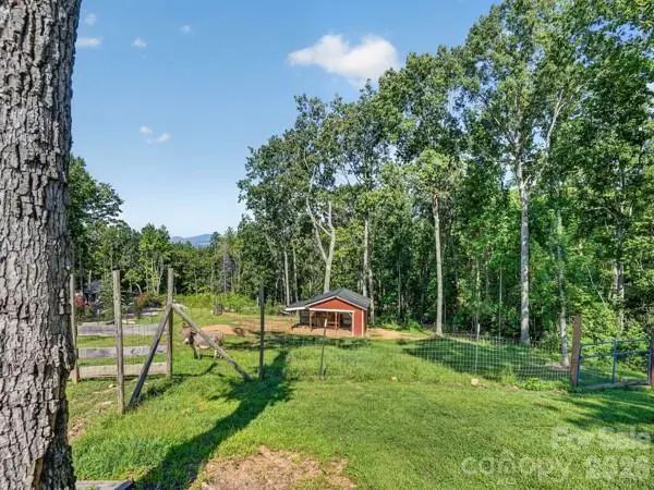72 & 00 Jacks Paw LN, Hendersonville, NC 28792