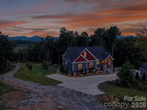 72 & 00 Jacks Paw LN, Hendersonville, NC 28792