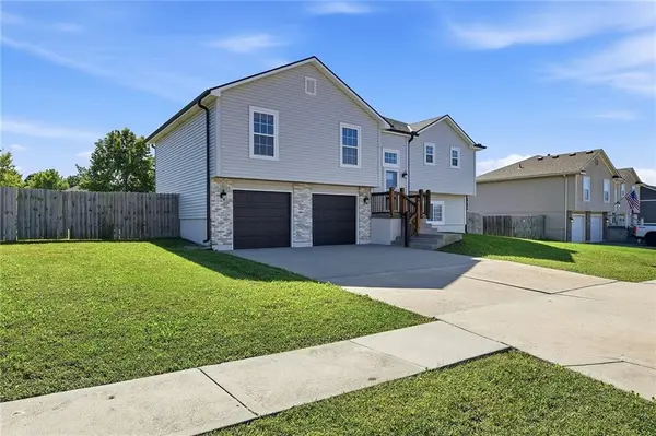 601 SW Tisha LN, Grain Valley, MO 64029