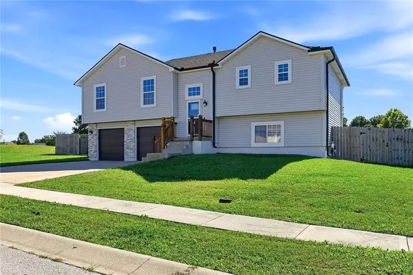 601 SW Tisha LN, Grain Valley, MO 64029