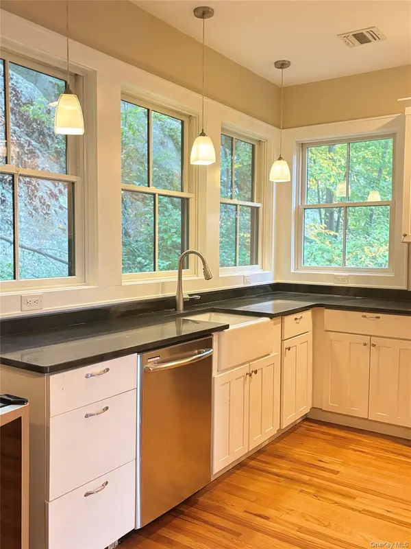 22 Deer Trail, Greenwood Lake, NY 10925