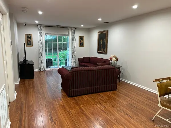 915 Altessa BLVD, Melville, NY 11747