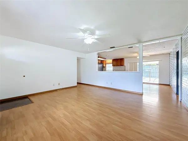 8496 76TH AVE, Seminole, FL 33777