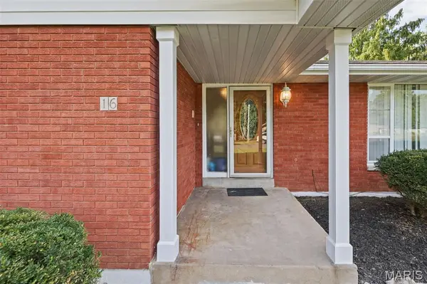 16 Londonderry DR, Fairview Heights, IL 62208