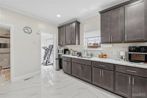 7254 Gravois AVE, St Louis, MO 63116