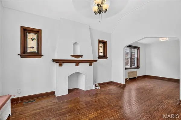4142 Fairview AVE, St Louis, MO 63116