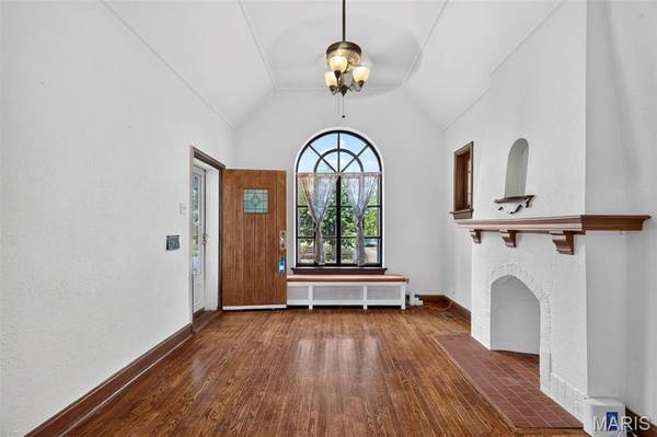 4142 Fairview AVE, St Louis, MO 63116