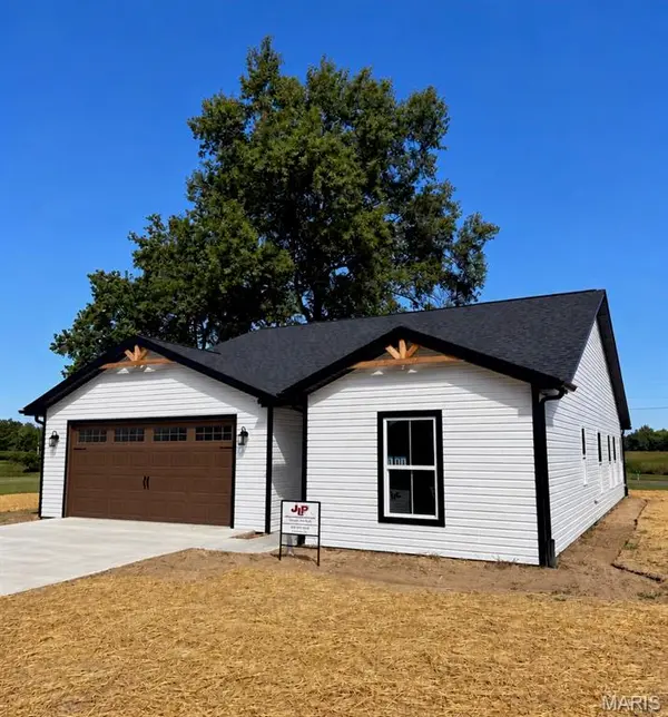 111 Willow DR, Freeburg, IL 62243