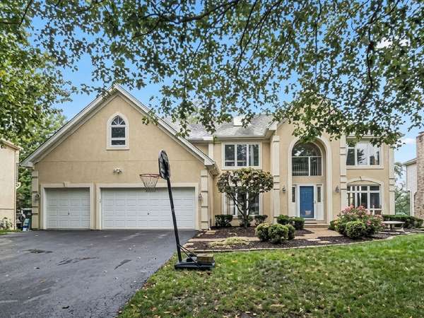 1944 Clyde DR, Naperville, IL 60565