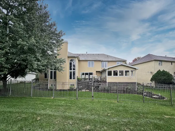 1944 Clyde DR, Naperville, IL 60565