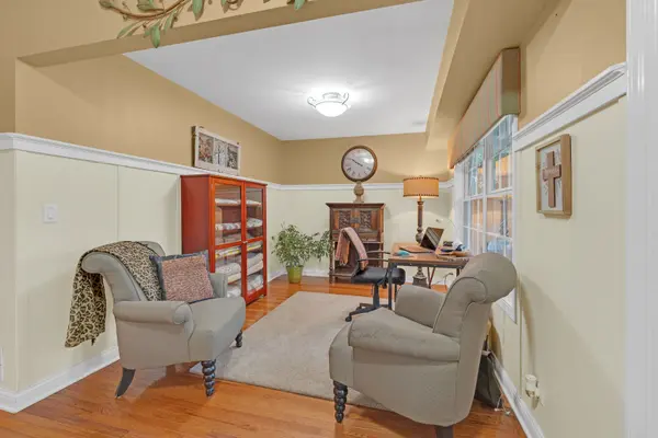 1656 Penny LN, Bartlett, IL 60103